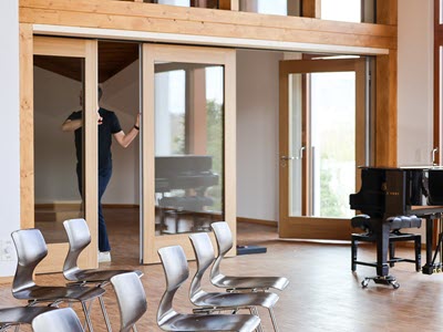 Paroi coulissante en verre isolant acoustique