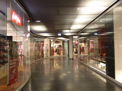 Paroi coulissante en verre fermeture de magasins