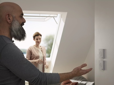 VELUX GPU Finestra con apertura a vasistas elettrica immagine 5