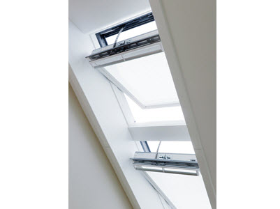 VELUX GGL Schwingflügelfenster Holz, elektrisch Bild 4